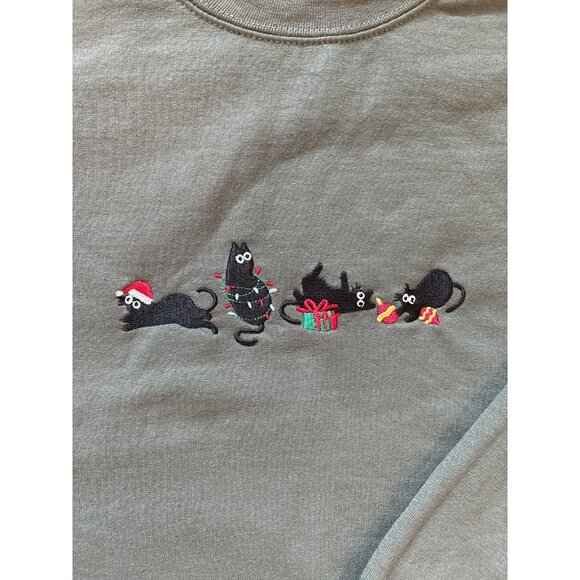 Gildan Sweatshirt Womens Large Green Christmas Black Cat Embroidered Crewneck - Picture 4 of 9